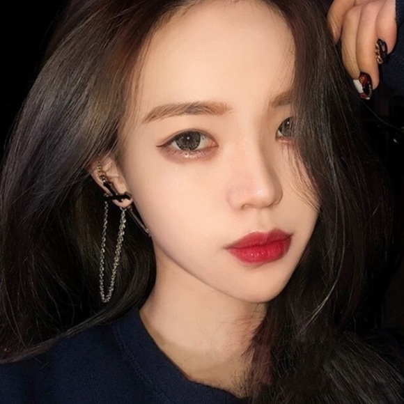 Unique Black cross stud long chain earrings NWT - Picture 8 of 8